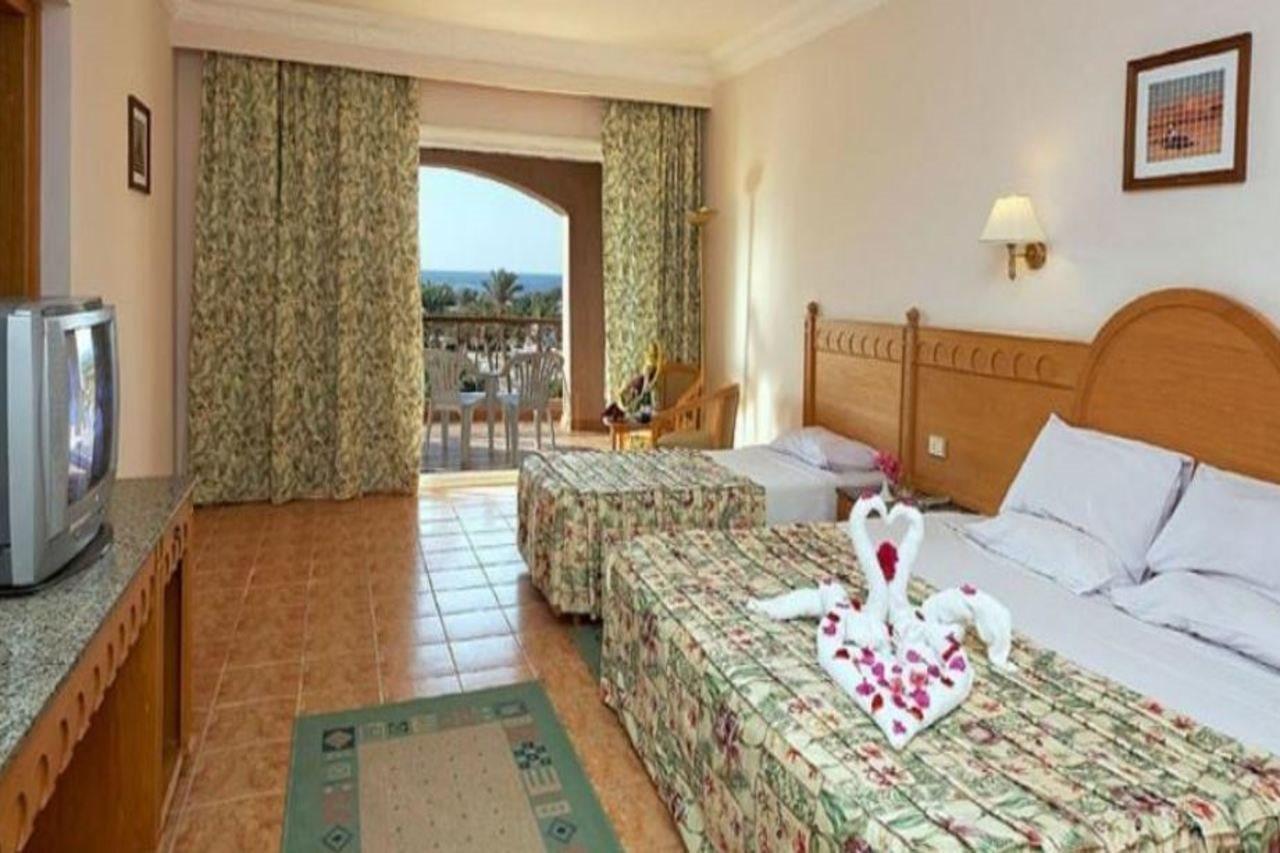 Pensee Royal Garden Beach Resort El Qoseir ภายนอก รูปภาพ